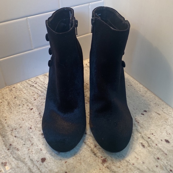 Nine West black velvet booties with side zip and 3 button accent. Size 7 - Picture 3 of 8